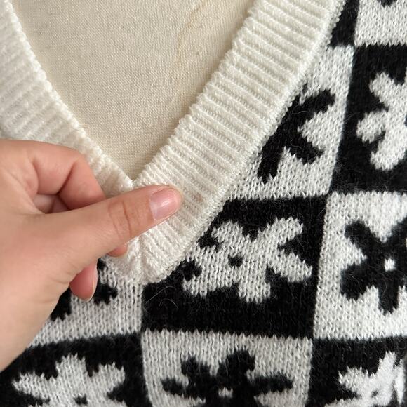 Lisa Says Gah Flower Checkered Sweater Vest - Picture 3 of 5